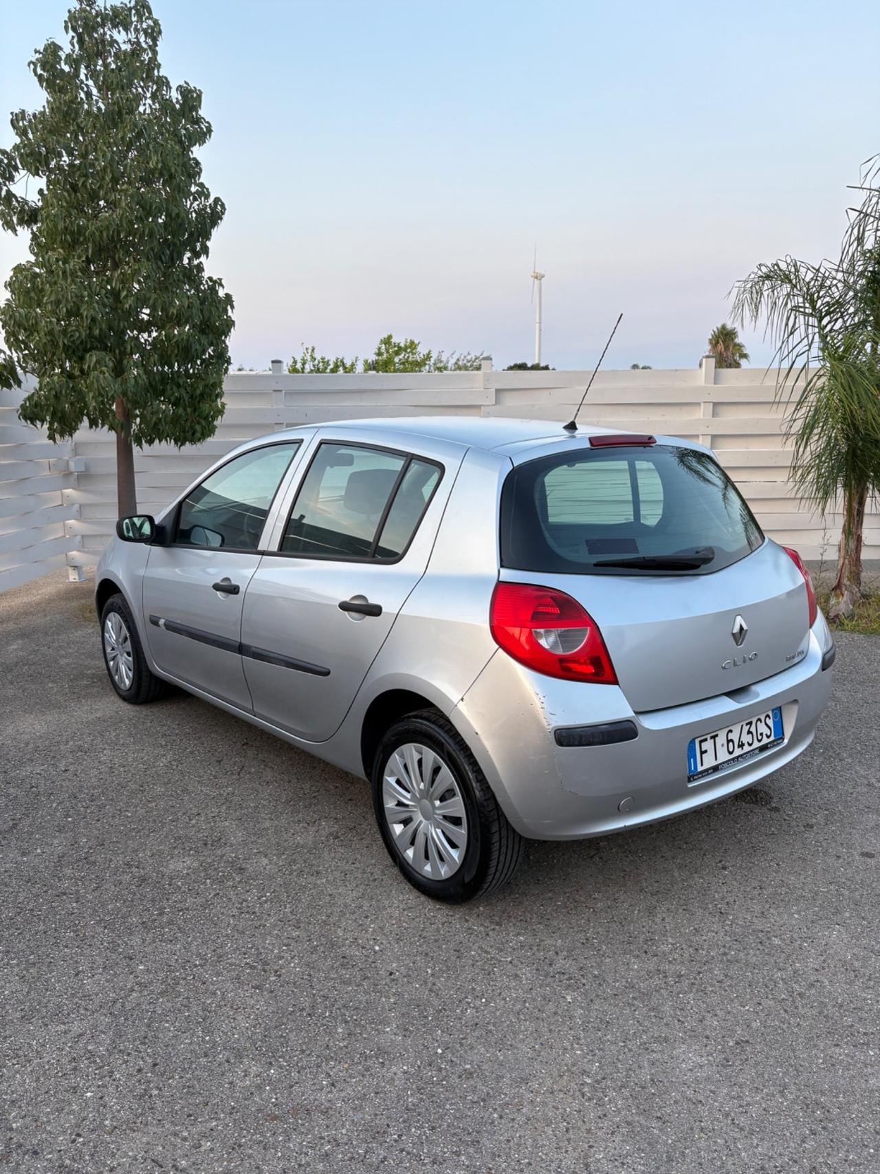 Renault Clio 1.2 5 porte 116.000 km adatta a neopatentati