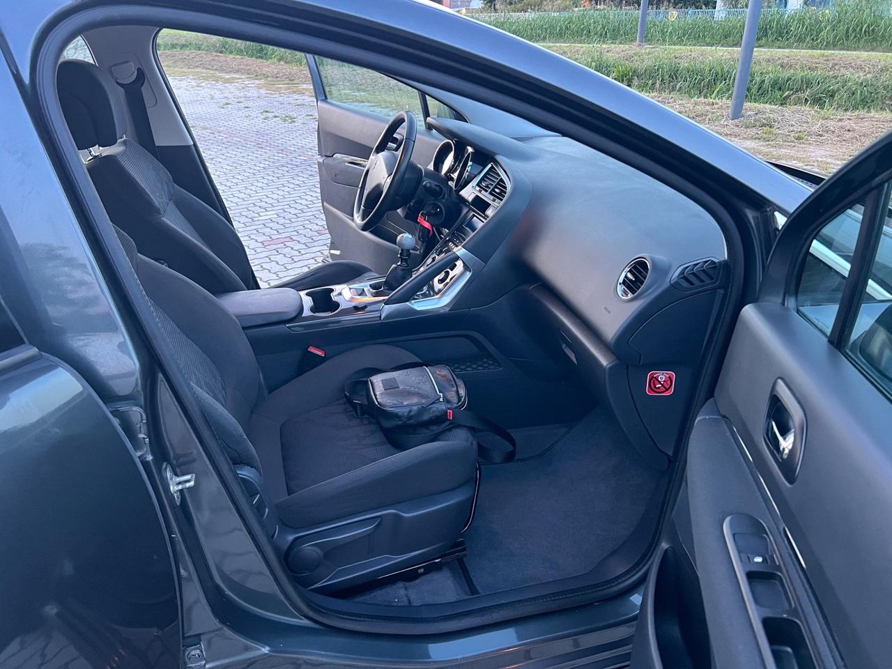 Peugeot 3008 1.6 HDi 115CV Business