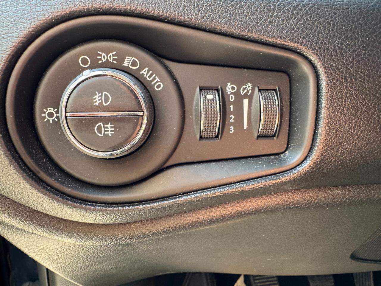 Jeep Renegade 1.6 MTJ 120 CV + FARI LED