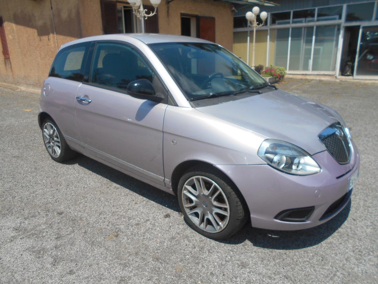 Lancia Ypsilon 1.2 69 CV Unyca