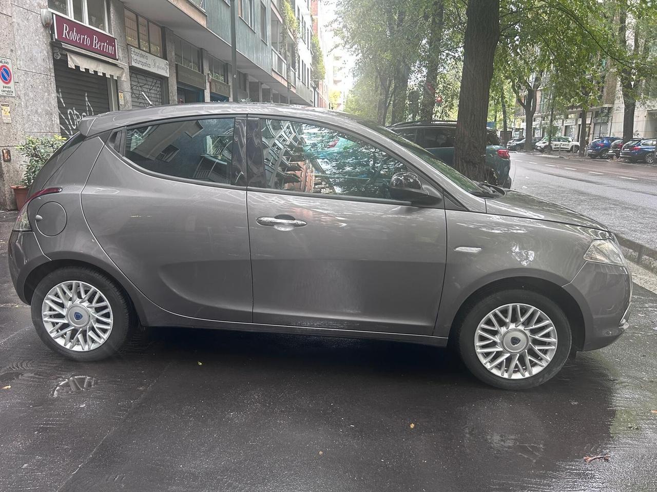 Lancia Ypsilon 1.2 69 CV 5 porte GPL Ecochic Gold