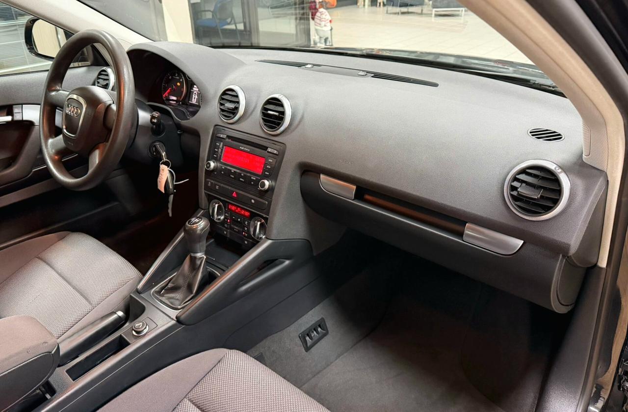 AUDI A3 1.6 TDI 105 CV AMBITION
