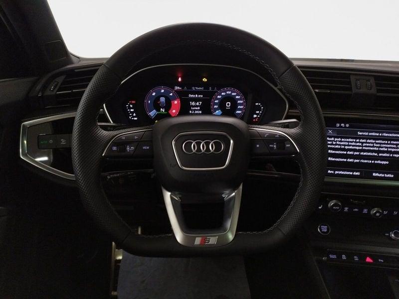 Audi Q3 Sportback 40 2.0 tdi Identity Black quattro 193cv s-tronic
