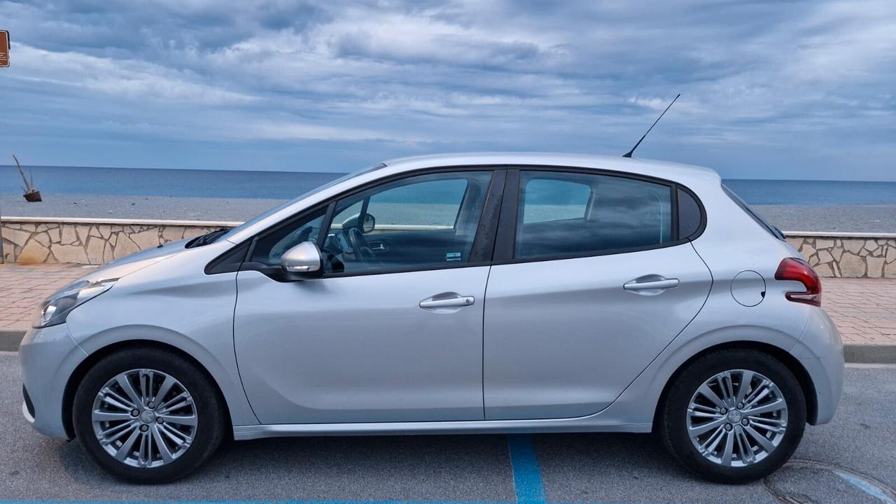 Peugeot 208 PureTech 82 5 porte Allure