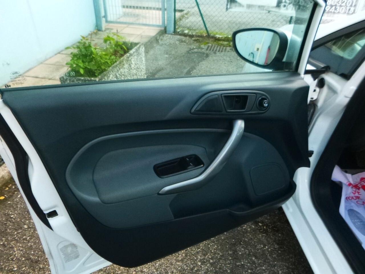 Ford Fiesta 1.4 5 porte Bz.- GPL Titanium