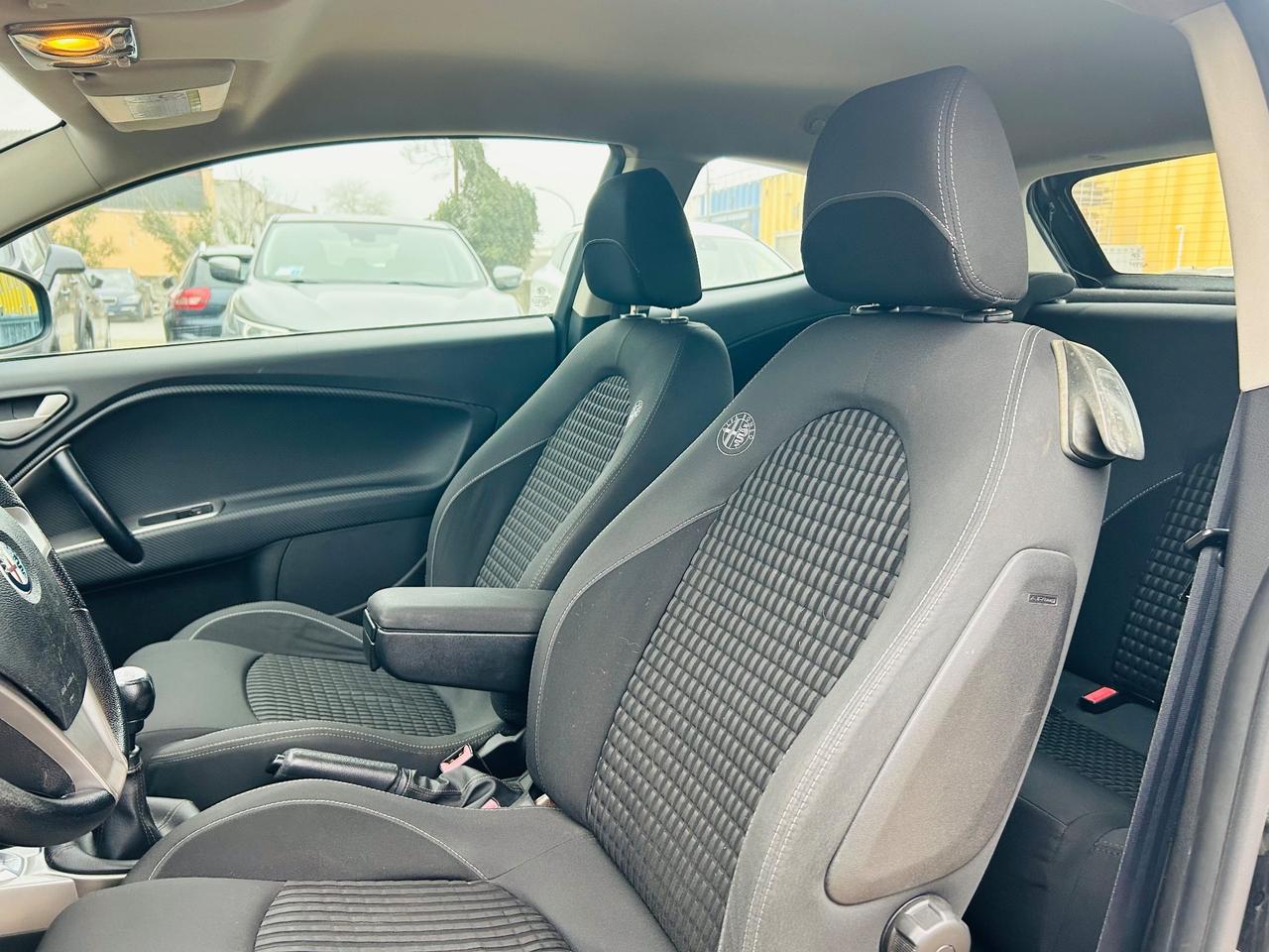 Alfa Romeo MiTo 1.4 105 CV M.air S&S Distinctive Sport Pack