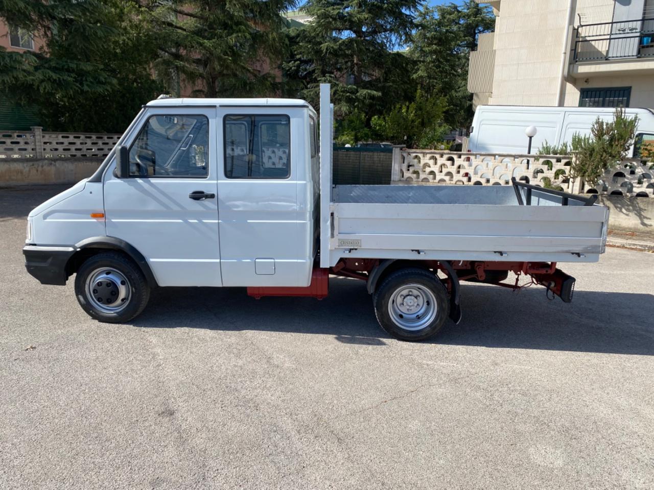 Iveco Daily 35.10 2.8 TD PC-DC Cab.7p.ti Basic