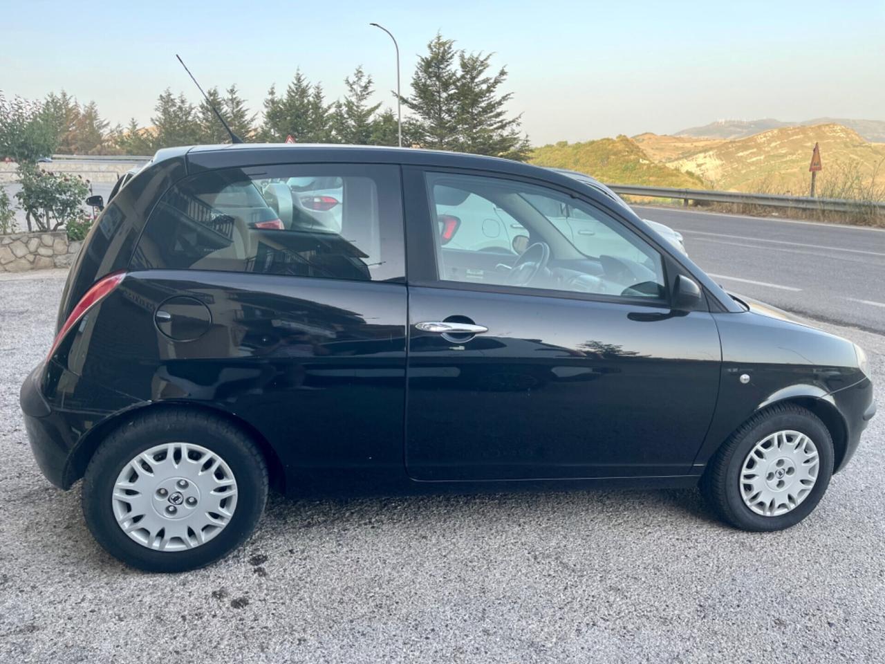 Lancia Ypsilon 1.2 69cv benzina - NEOPATENTATI