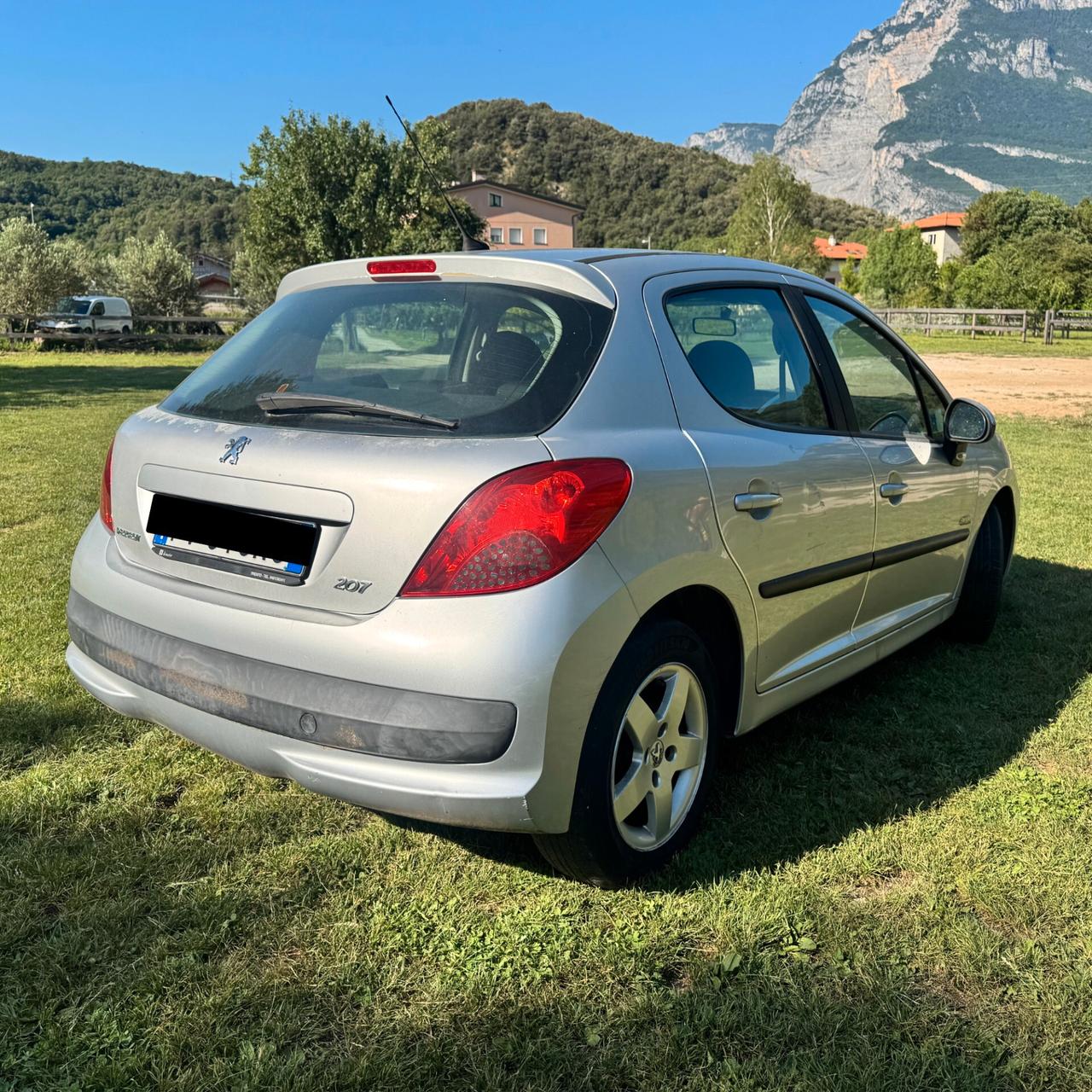 Peugeot 207 adatta a NEOPATENTATI