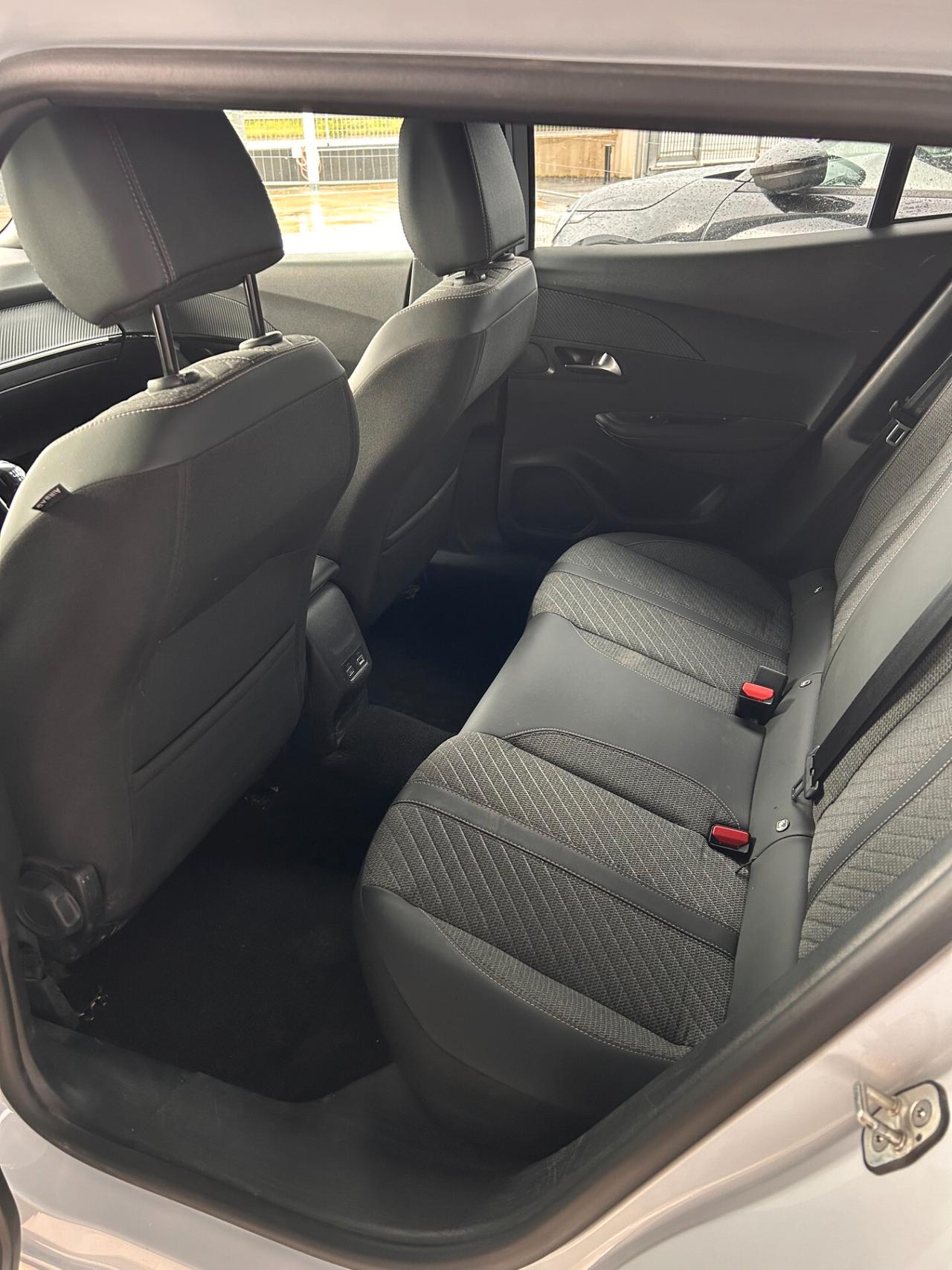 Peugeot 2008 PureTech 100 S&S Allure