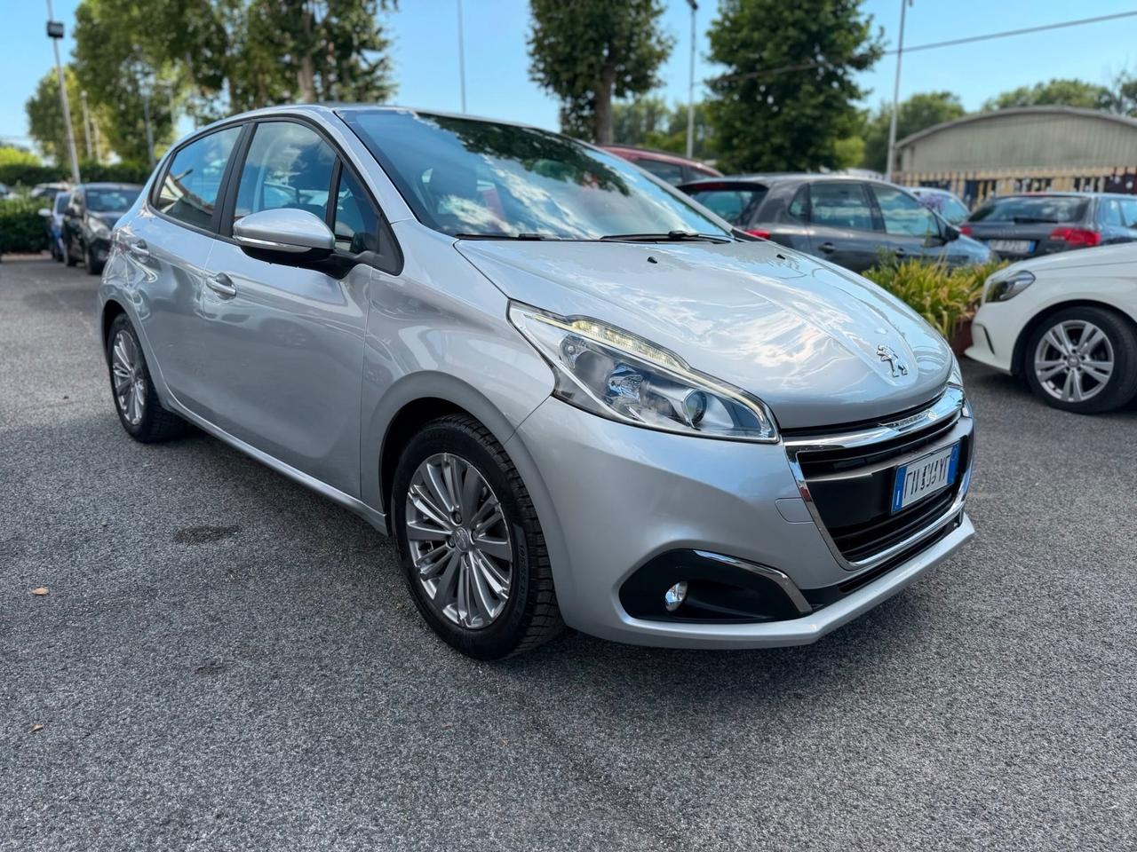 Peugeot 208 PureTech 82 5 porte Black Line 2