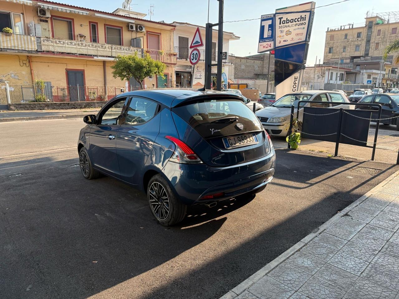 Lancia Ypsilon 1.0 FireFly 5 porte S&S Hybrid Gold