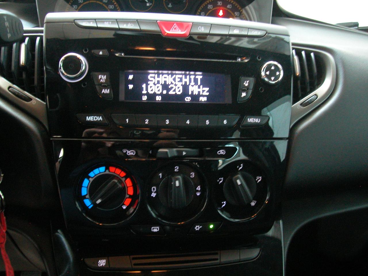 Lancia Ypsilon 1.2 69 CV 5 porte S Momodesign