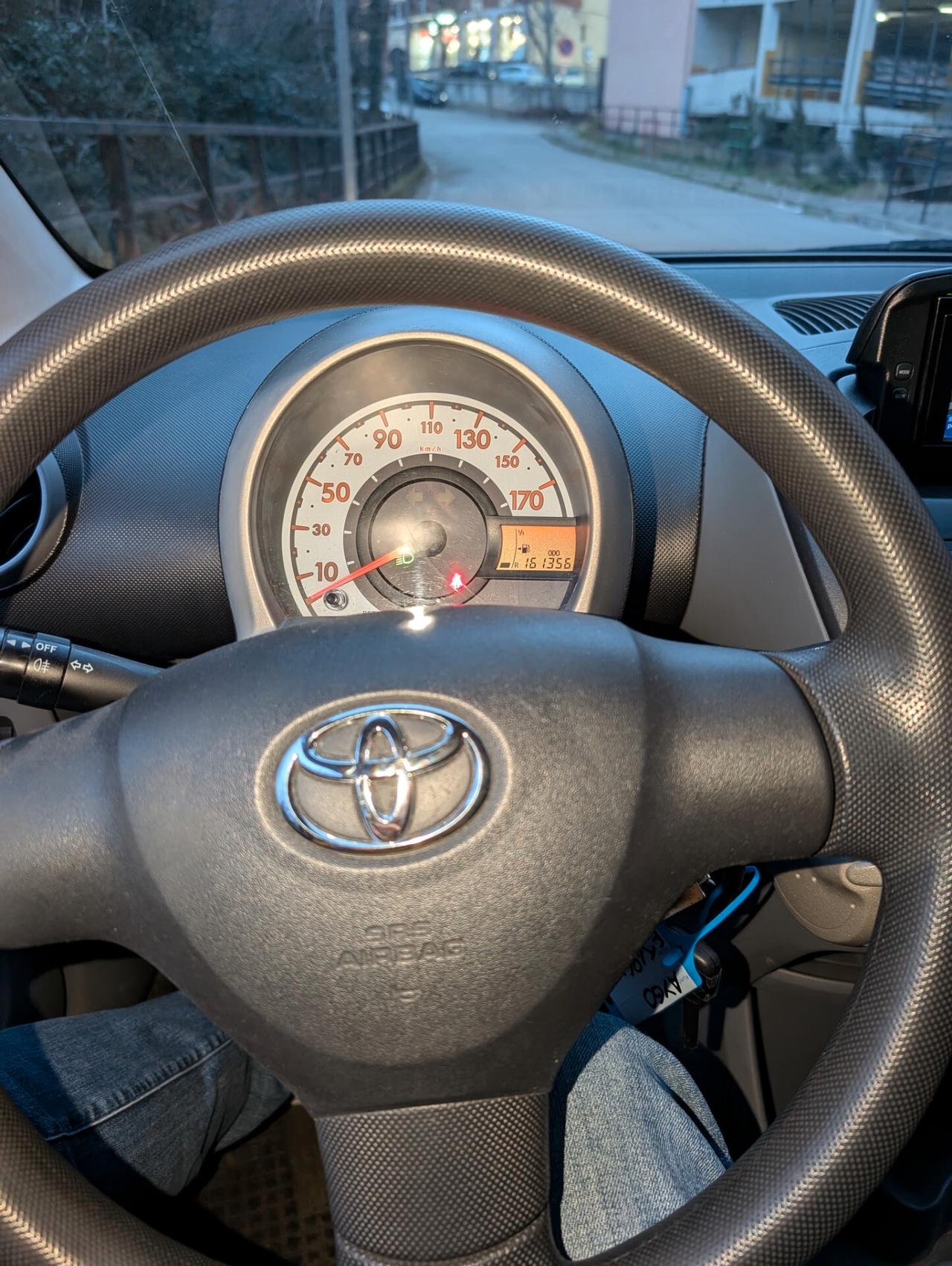 Toyota Aygo 1.0 12V VVT-i 5 porte Now Connect