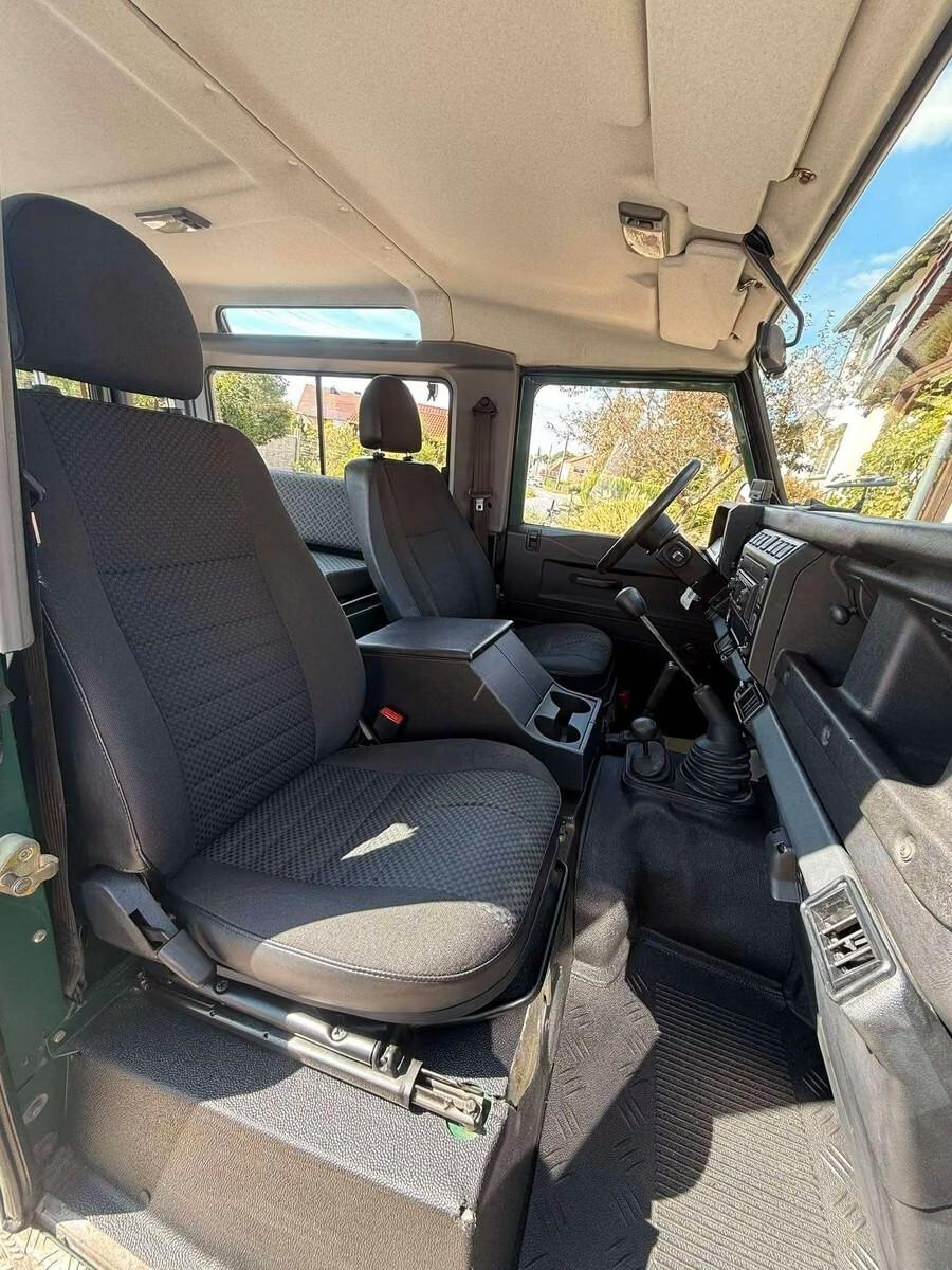 Land Rover Defender 90 2.5 Td5 SW 6 Posti
