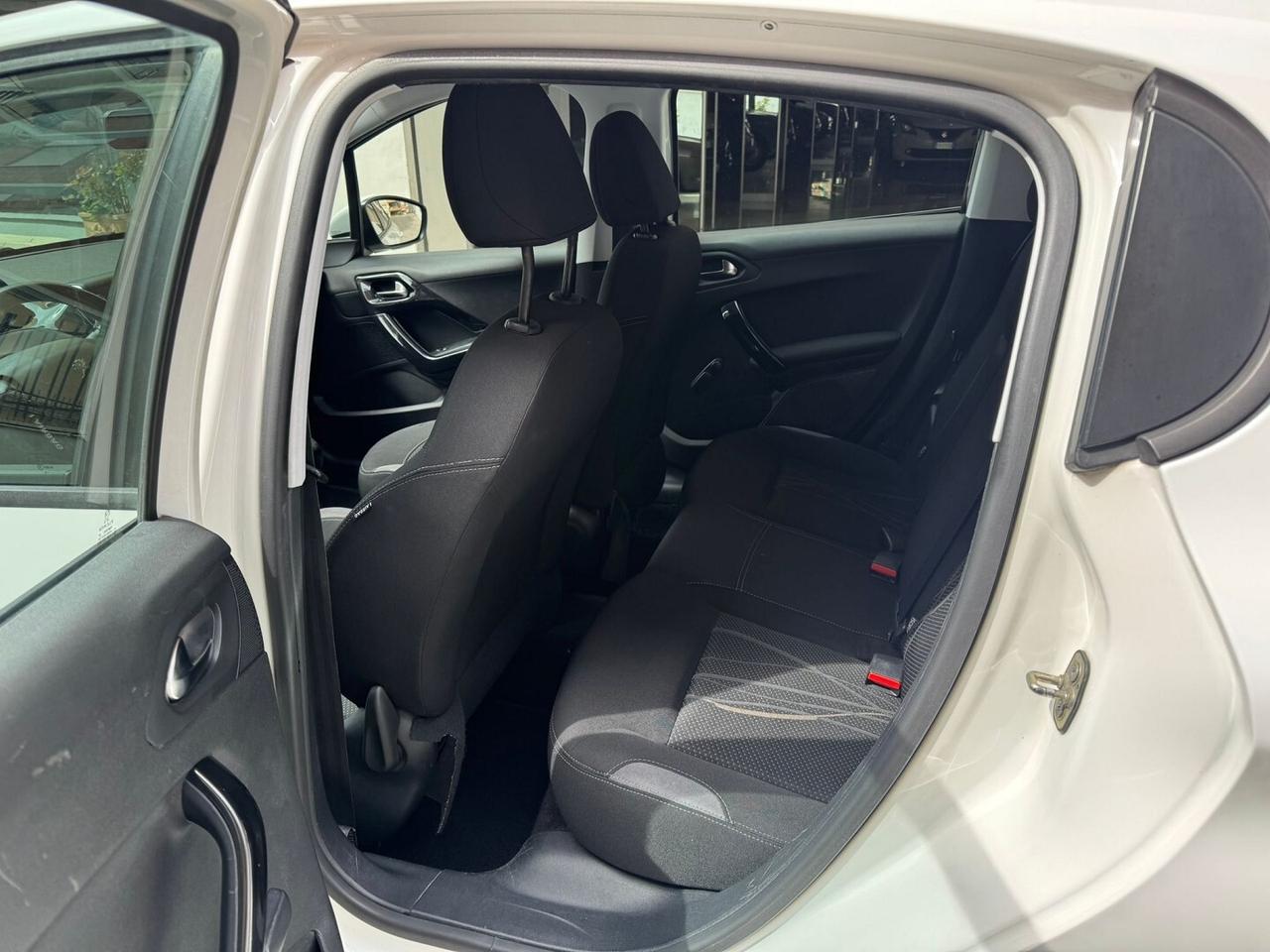 PEUGEOT 208 1.4 HDi 68CV 5p Active