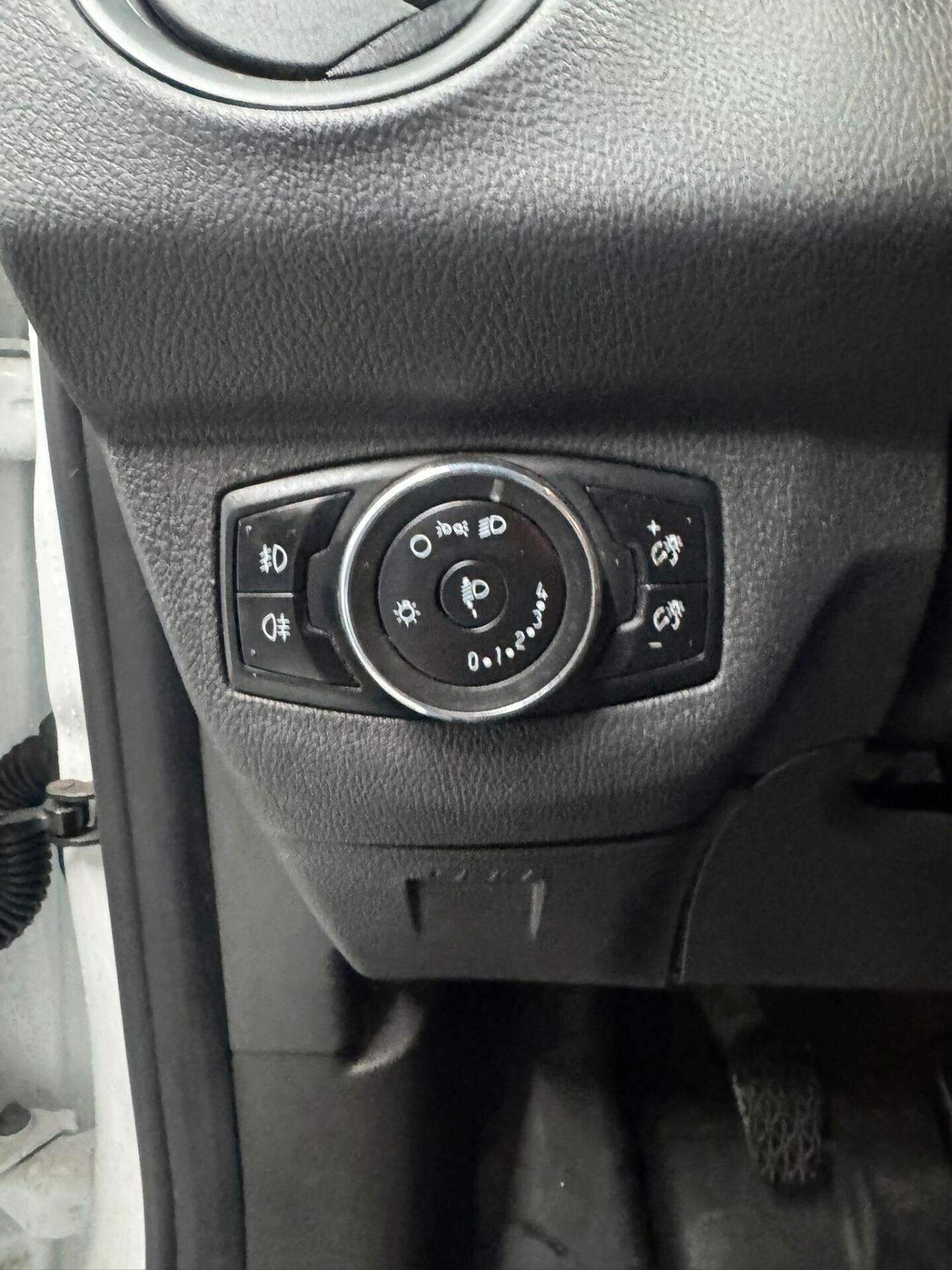 Ford transit courier 1,5 tdci 75 CV