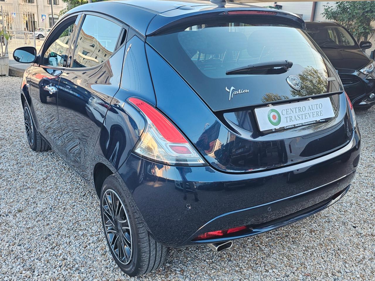 Lancia Ypsilon 1.0 FireFly 5 porte S&S Hybrid Ecochic Gold