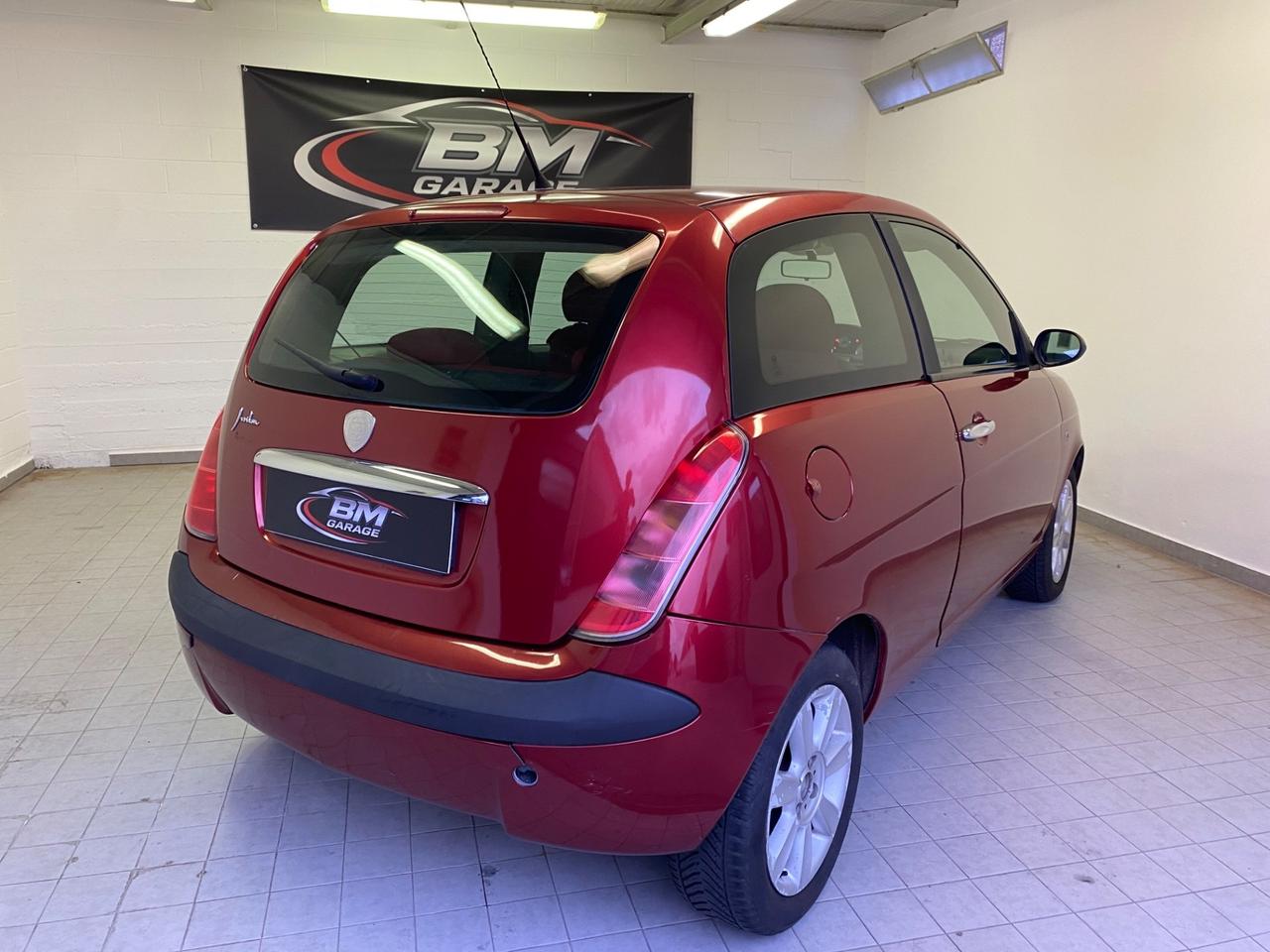 Lancia Ypsilon 1.2 16V Oro