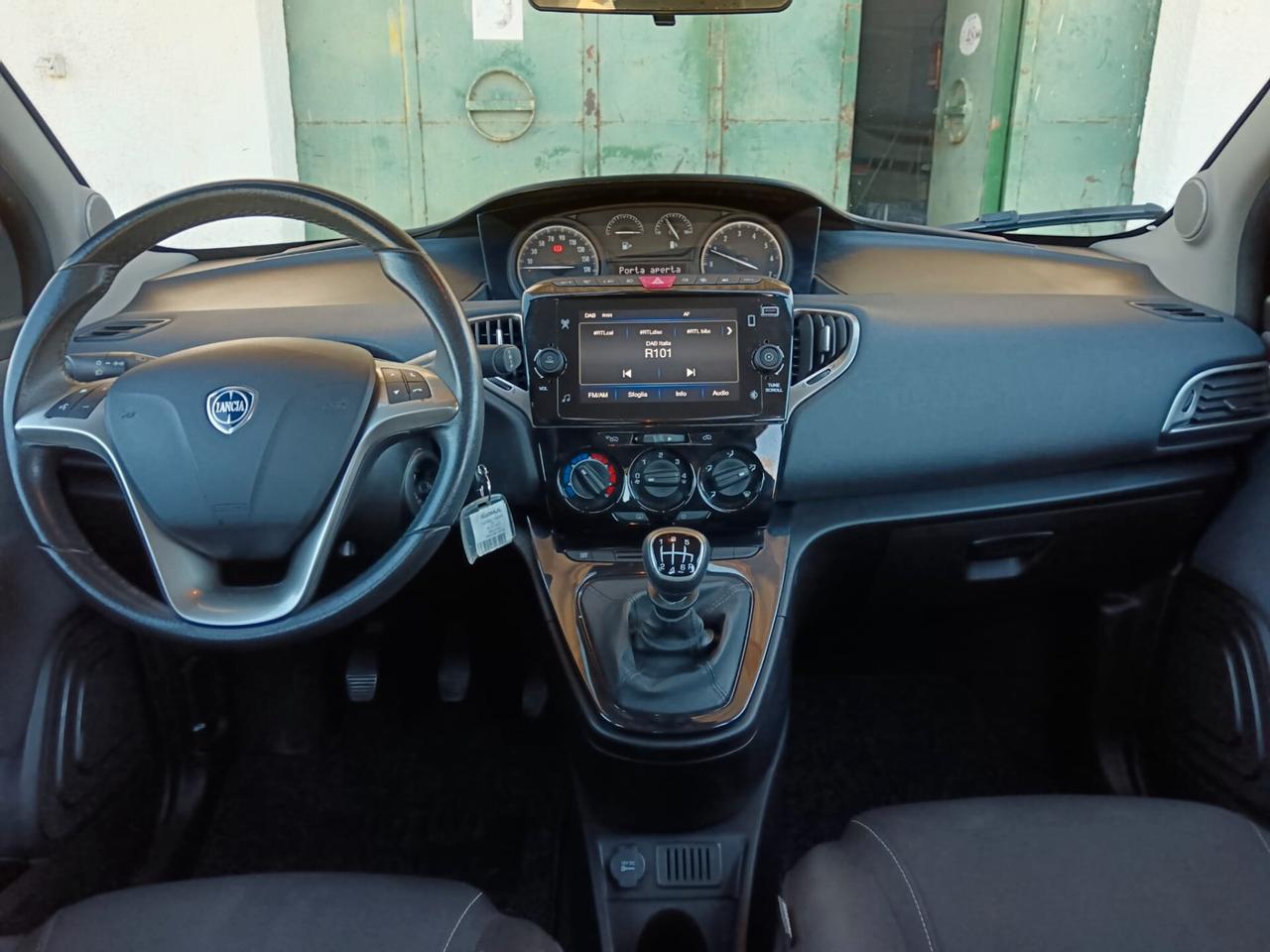 Lancia Ypsilon 1.0 FireFly 5 porte S&S Hybrid Gold