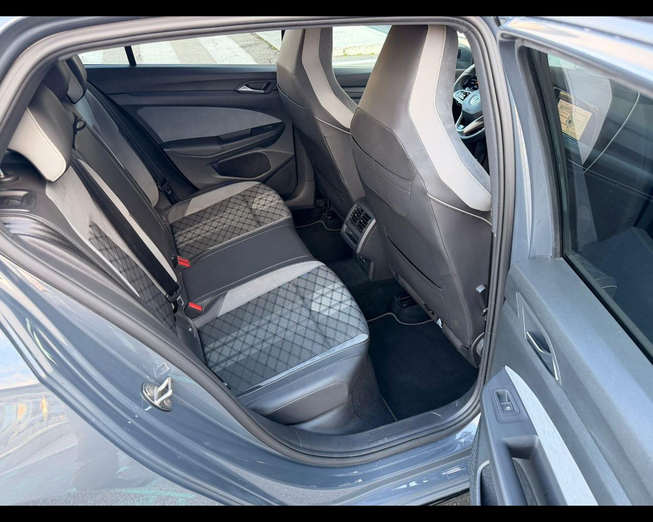 VOLKSWAGEN GOLF VIII 2.0 TDI R-LINE DSG