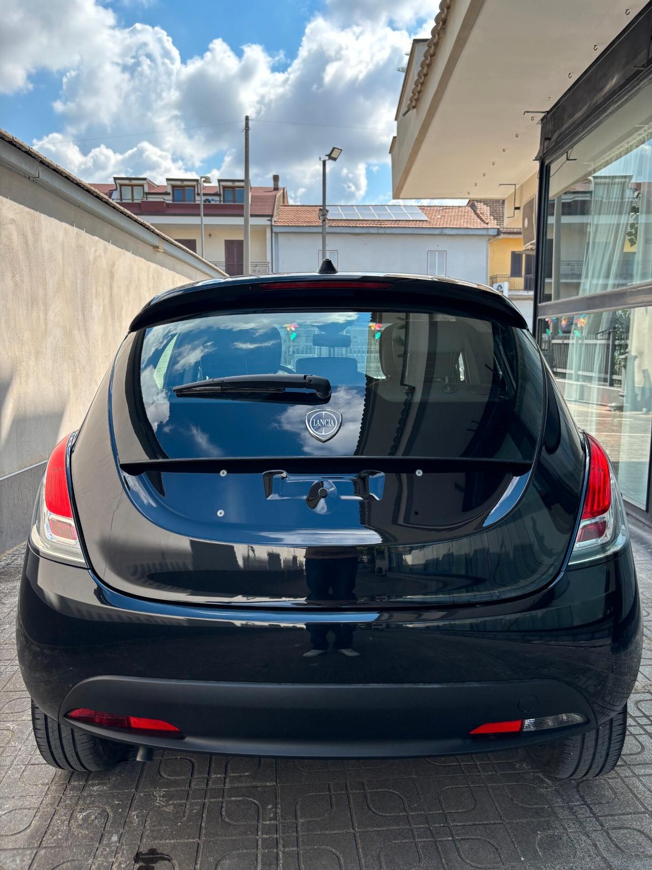Lancia Ypsilon 1.0 FireFly 5 porte S&S Hybrid Oro