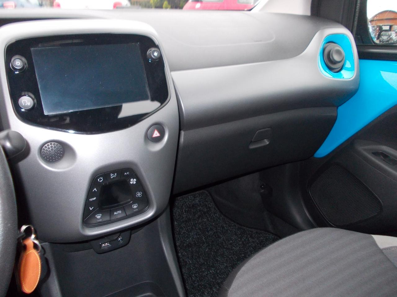 Aygo Connect 1.0- 5p. x-play-km26241