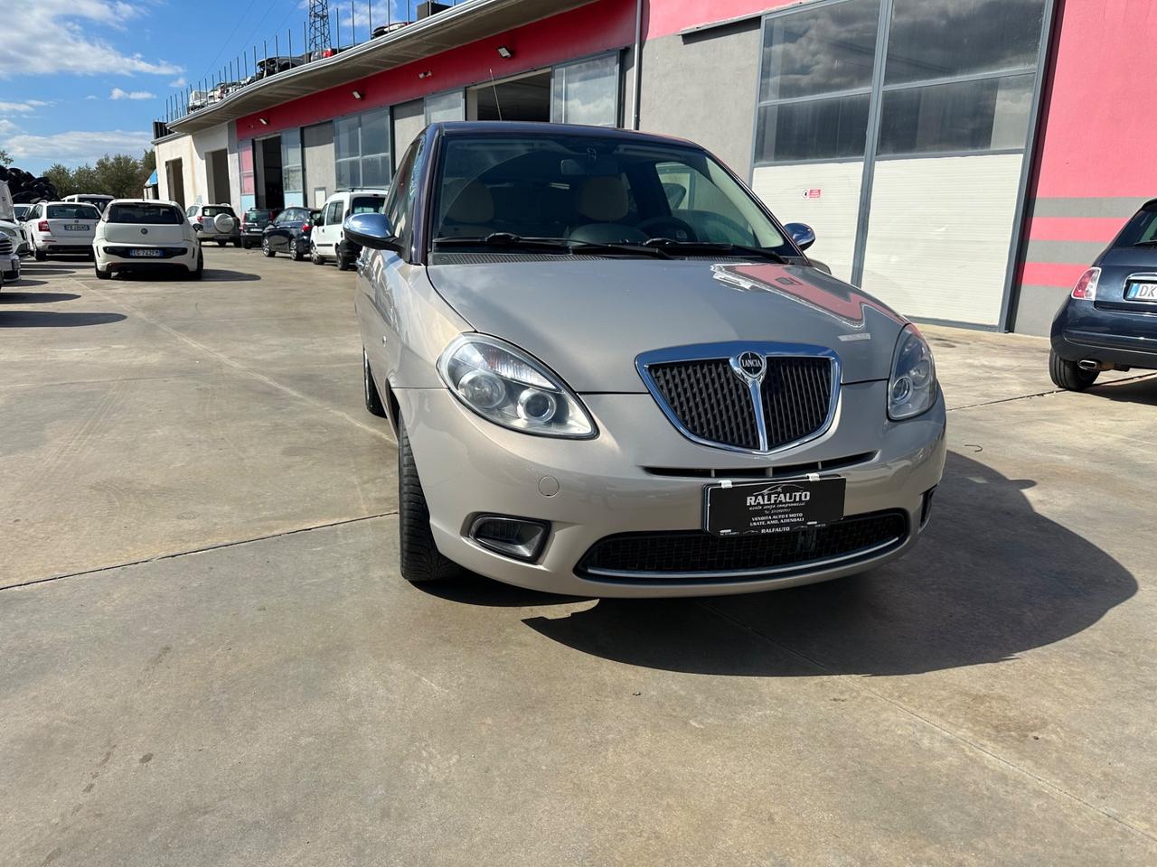 Lancia Ypsilon 1.3 MJT 75 CV Oro