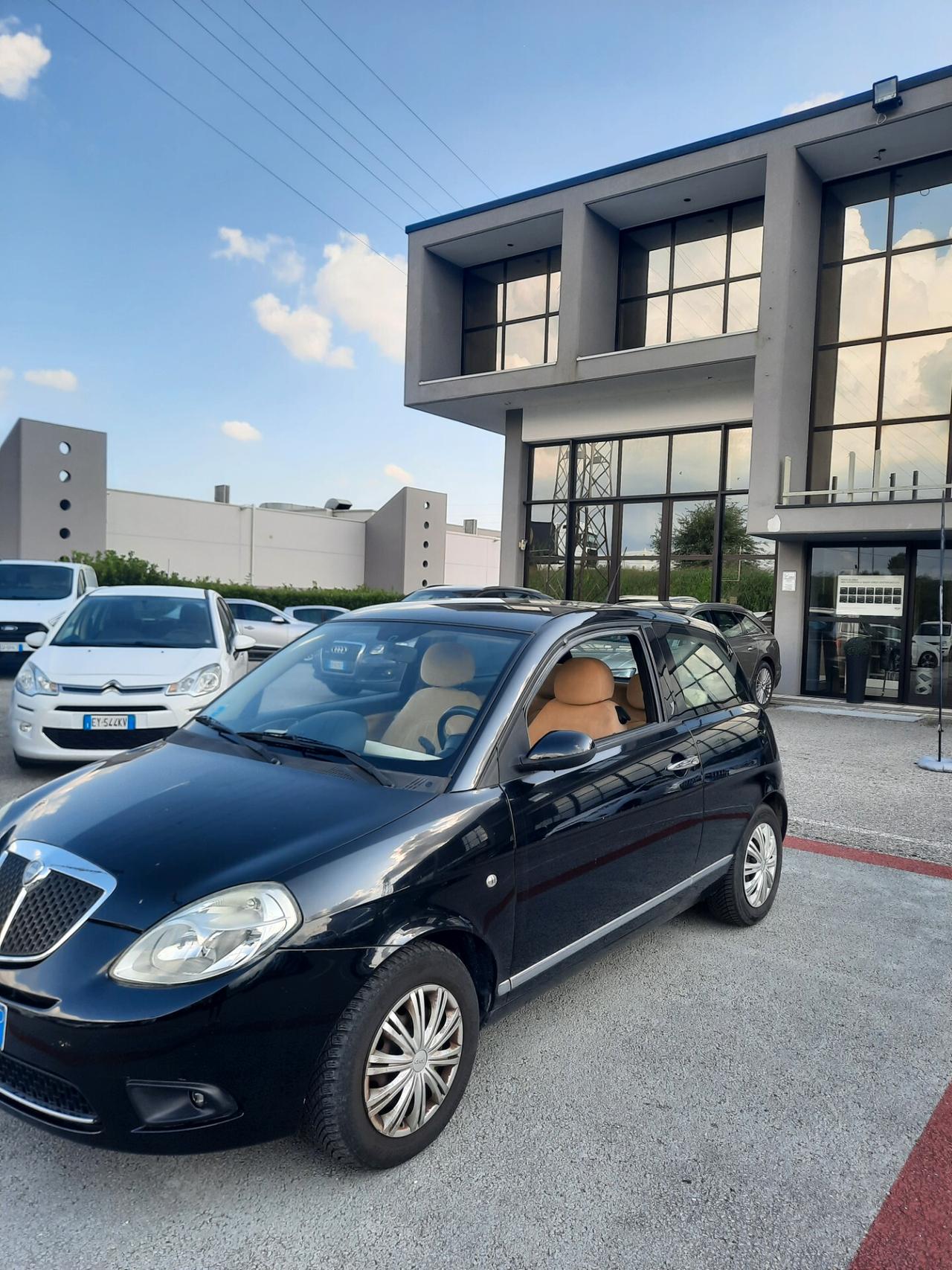 Lancia Ypsilon 1.2 Platino OK NEOPATENTATI