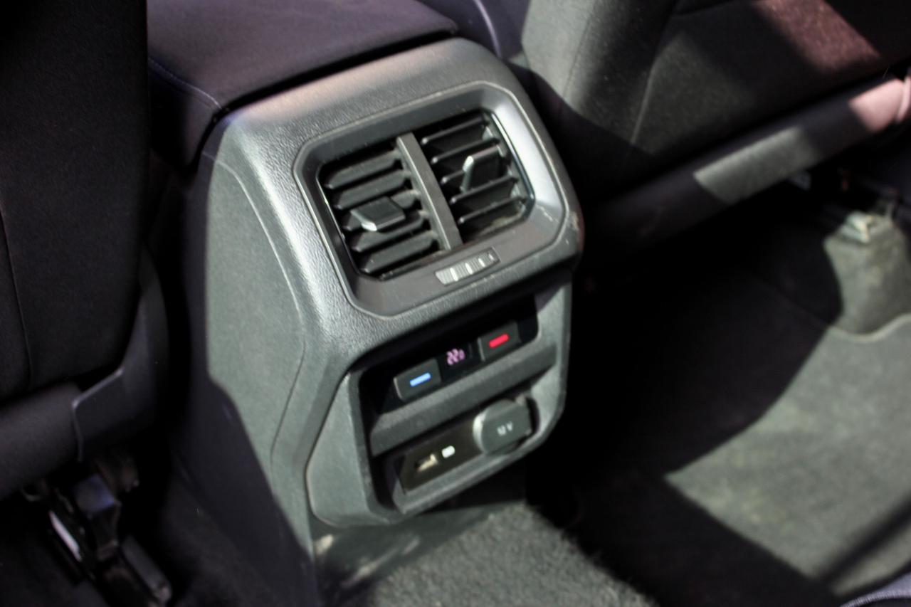 Volkswagen Tiguan 2.0 TDI SCR DSG Business VIRTUAL COCKPIT NAVY