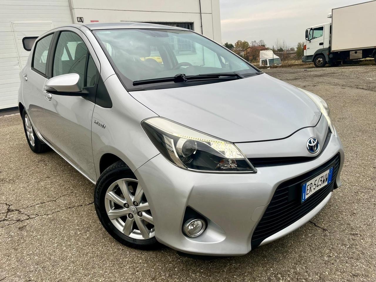 Toyota Yaris 1.5 Hybrid 104.000km 2013 perfetta
