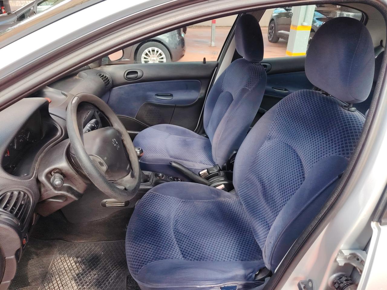 Peugeot 206 1.4 hdi 5 porte + gancio