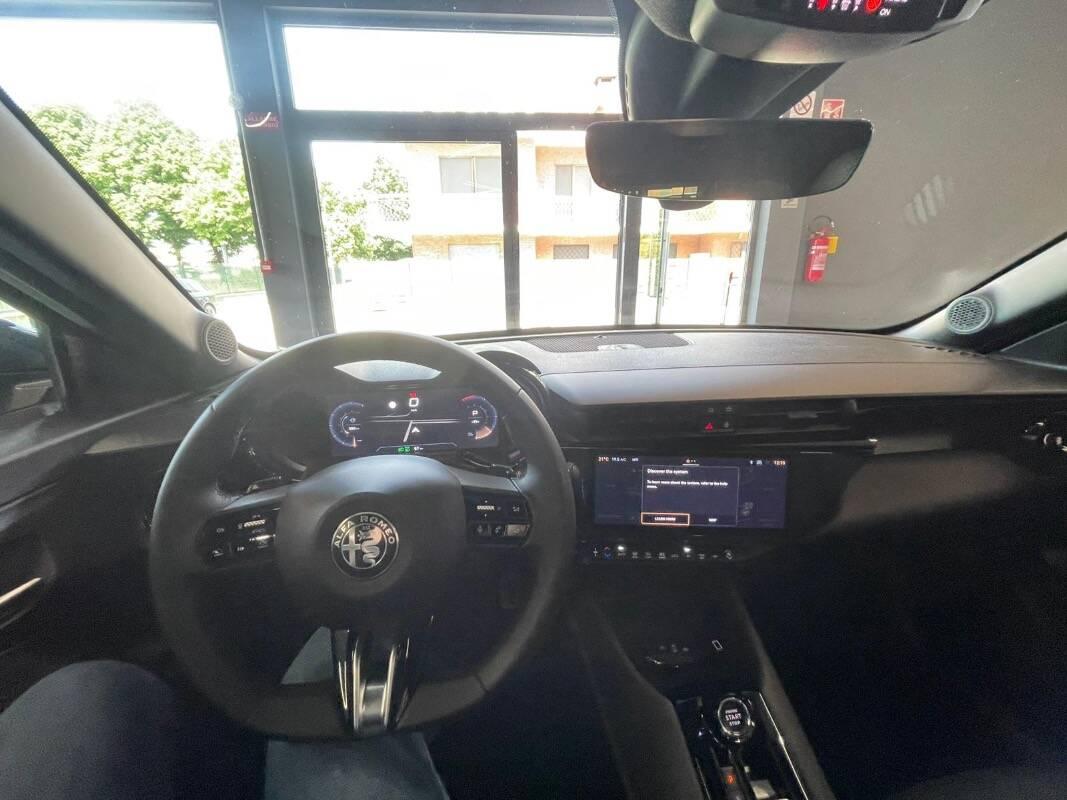 Alfa Romeo Junior 1.2 ibrida Speciale 145cv edct6