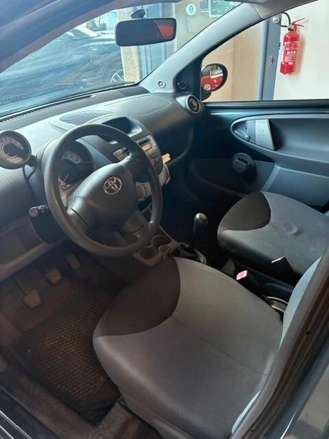 Toyota Aygo 1.0 12V VVT-i 5 porte Sol