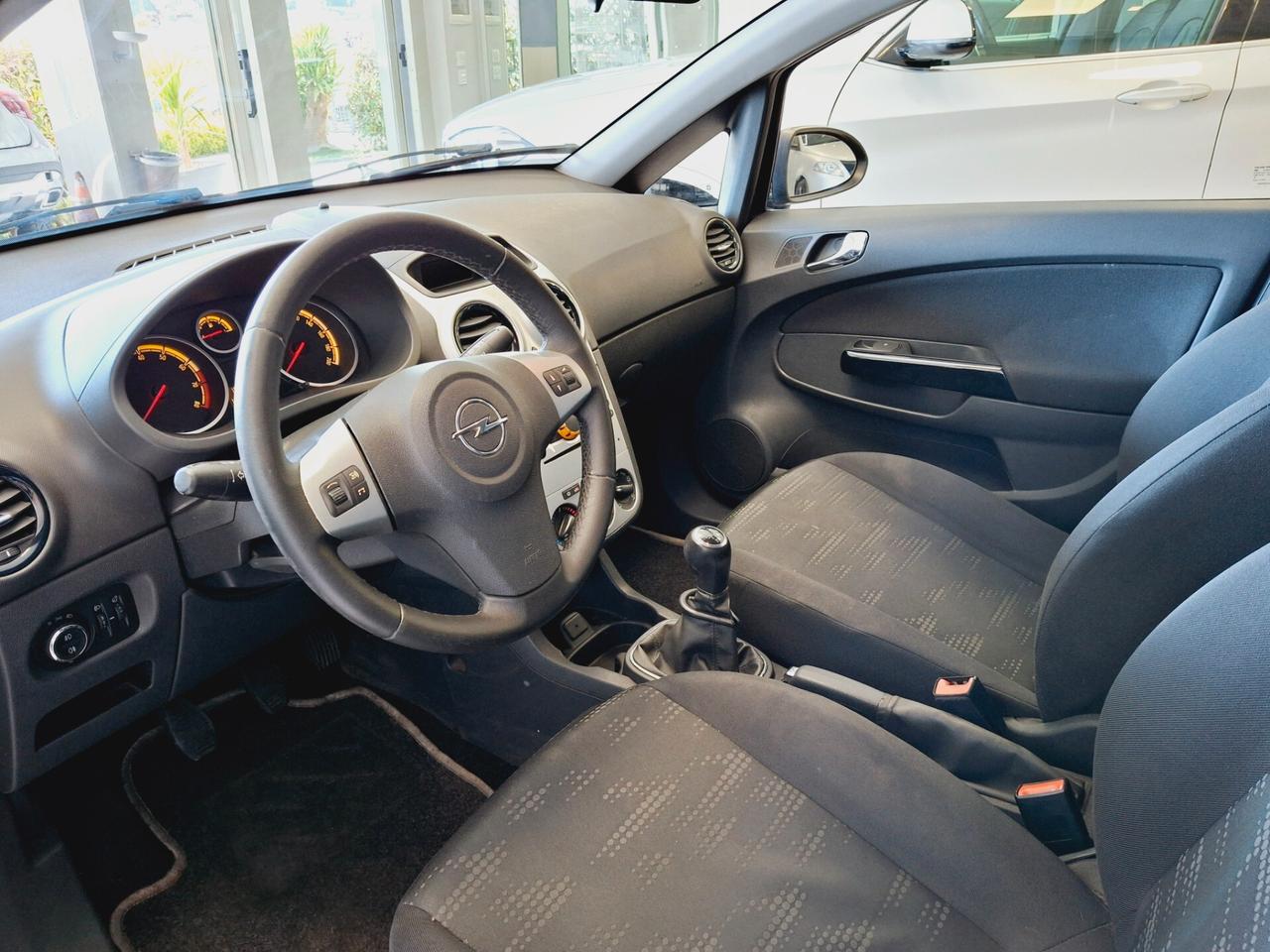 Opel Corsa 1.2 5 porte Cosmo