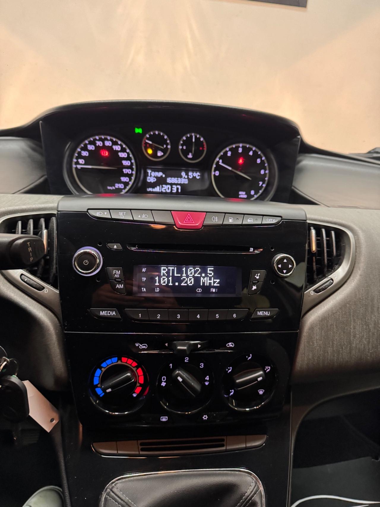 Lancia Ypsilon 1.2 69 CV 5 porte GPL Ecochic Platinum