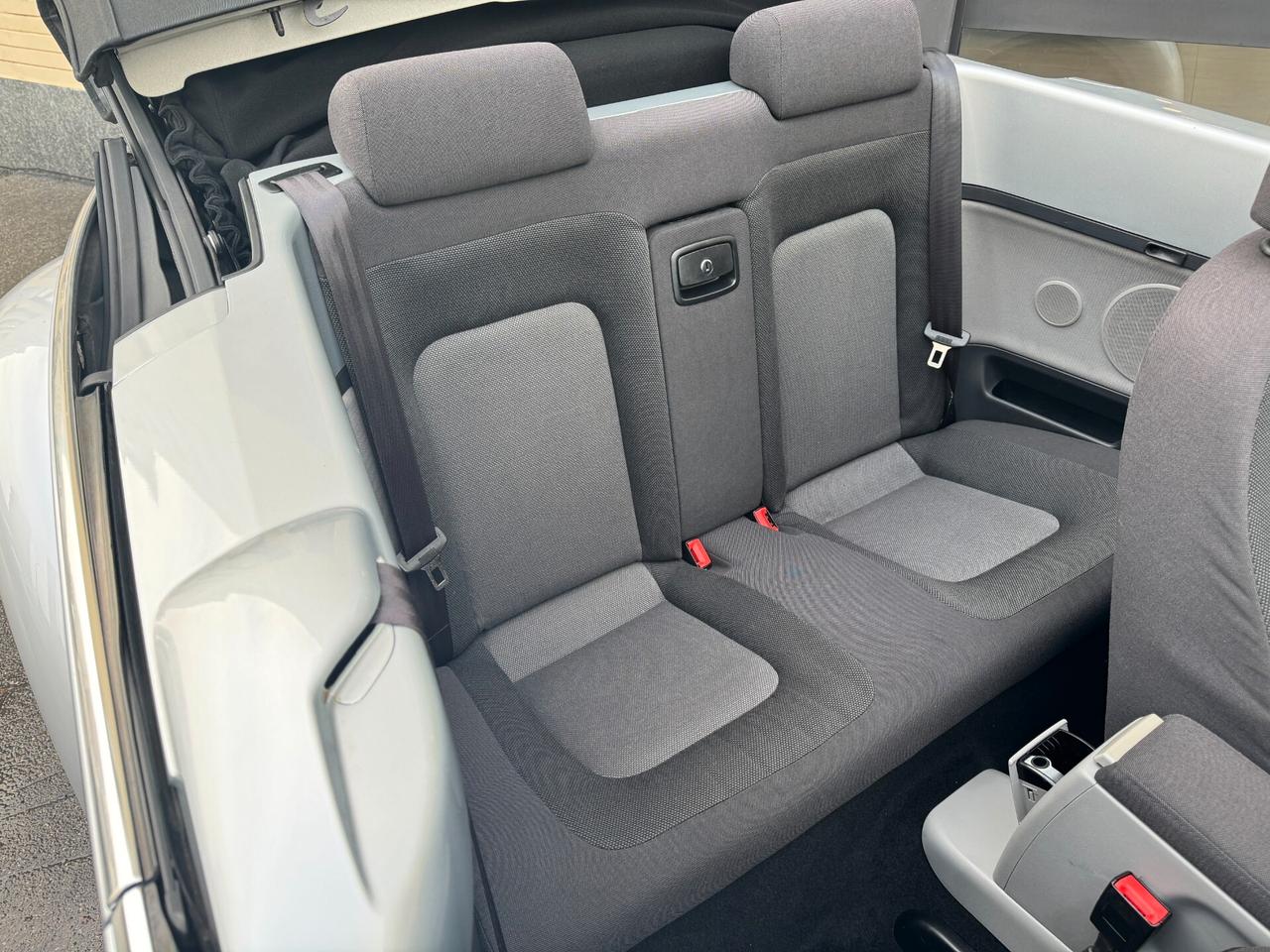 Volkswagen New Beetle 1.6 Cabrio