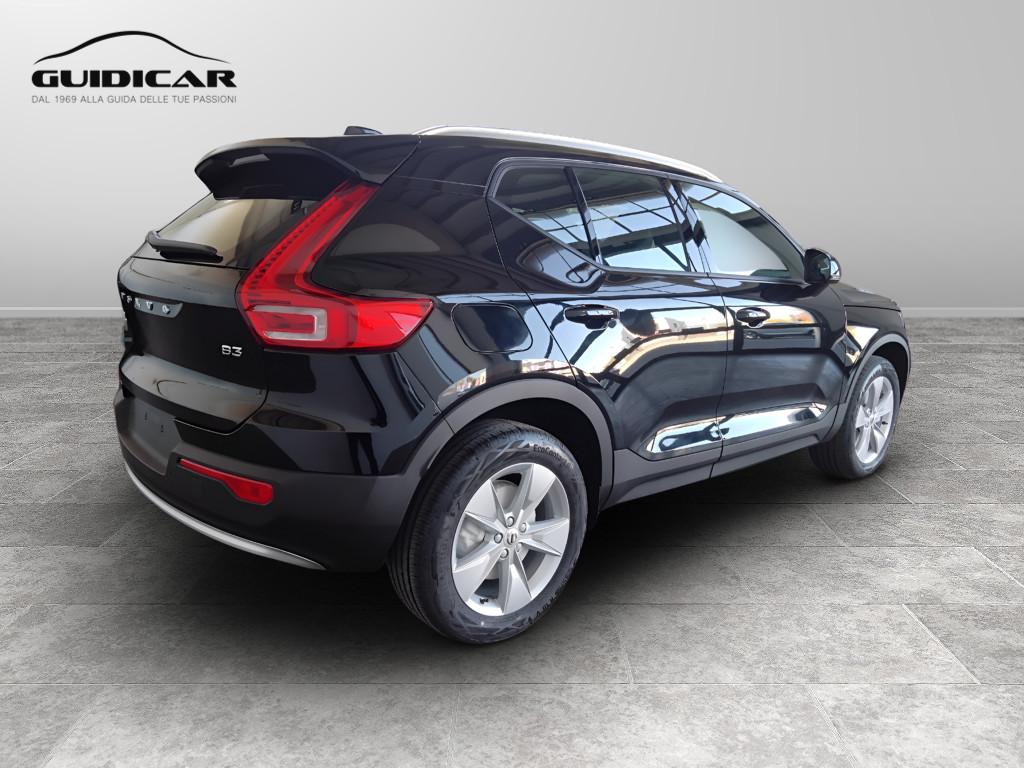 VOLVO XC40 CORE B3 AUT