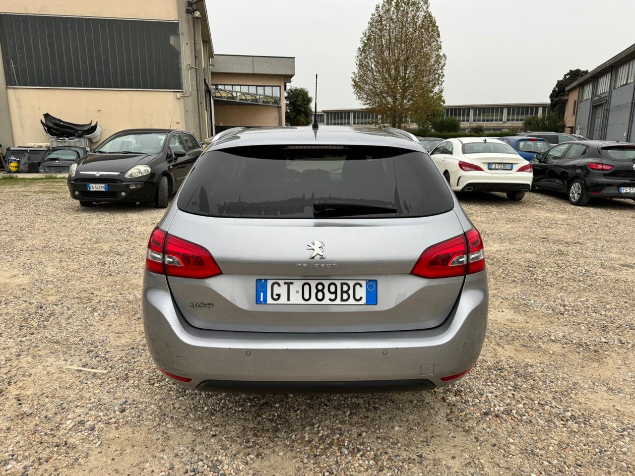 Peugeot 308 2017 1.2 benzina 110CV