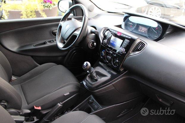 Lancia Ypsilon 1.0 69cv firefly hybrid gold