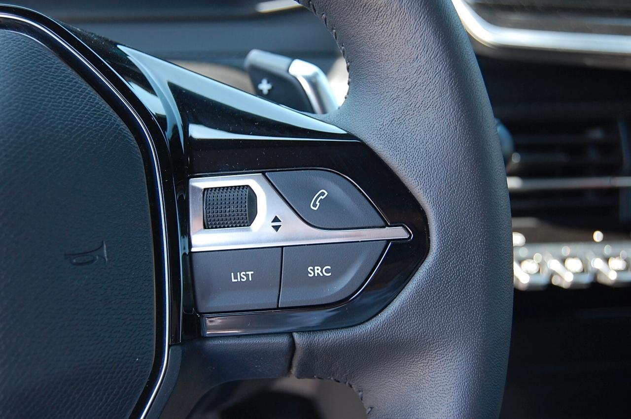 Peugeot 2008 Hybrid 136 e-DCS6 Active