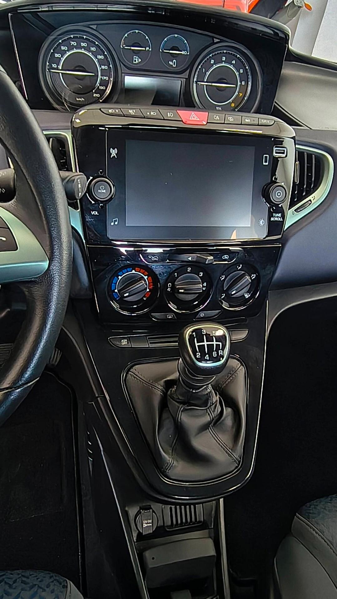 Lancia Ypsilon 1.0 FireFly 5 porte S&S Hybrid Gold