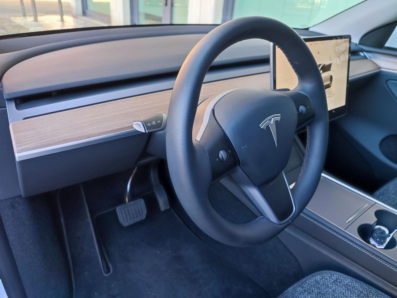 Tesla Model Y Standard Range (RWD) Single Mo #9482