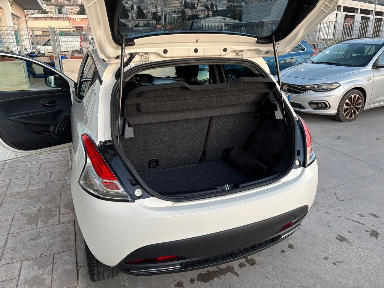 Lancia Ypsilon 1.2 69 CV 5 porte GPL Ecochic S Momodesign