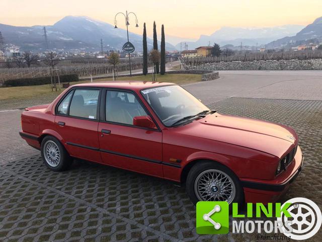 BMW 320 is 4 porte