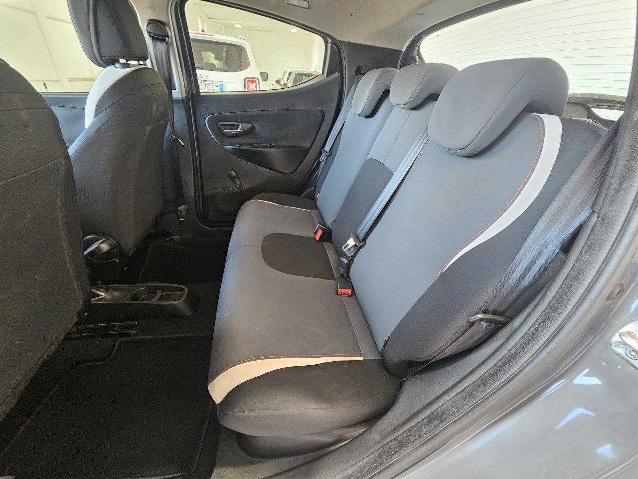 Lancia Ypsilon 5 Porte Ypsilon 1.2 8v Elefantino ecochic Gpl 69cv my14