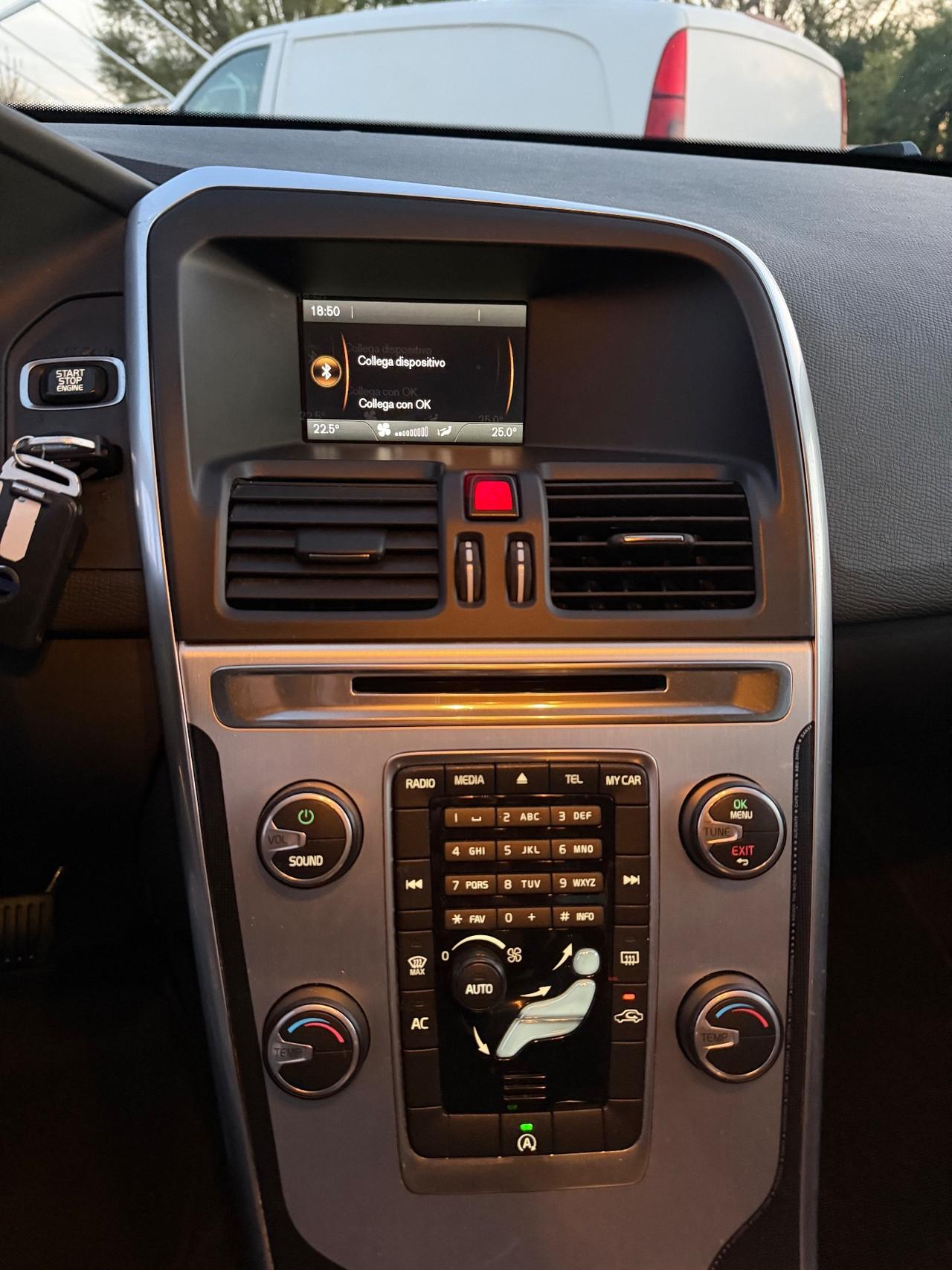 Volvo XC60 2.0 D3 150CV OCEAN RACE EURO6