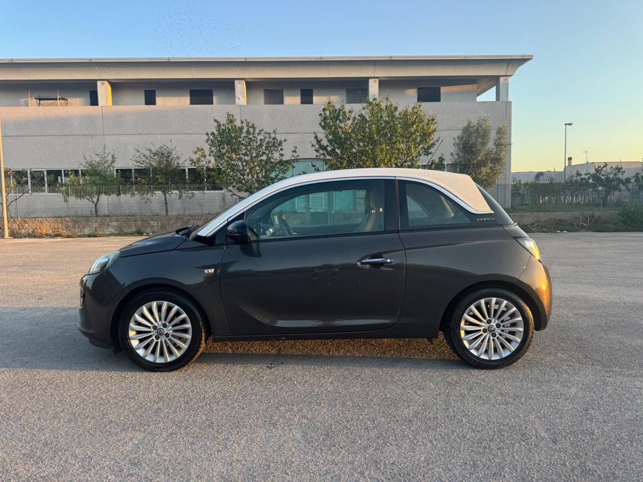 Opel Adam Rocks 1.2 70 CV tetto panoramico