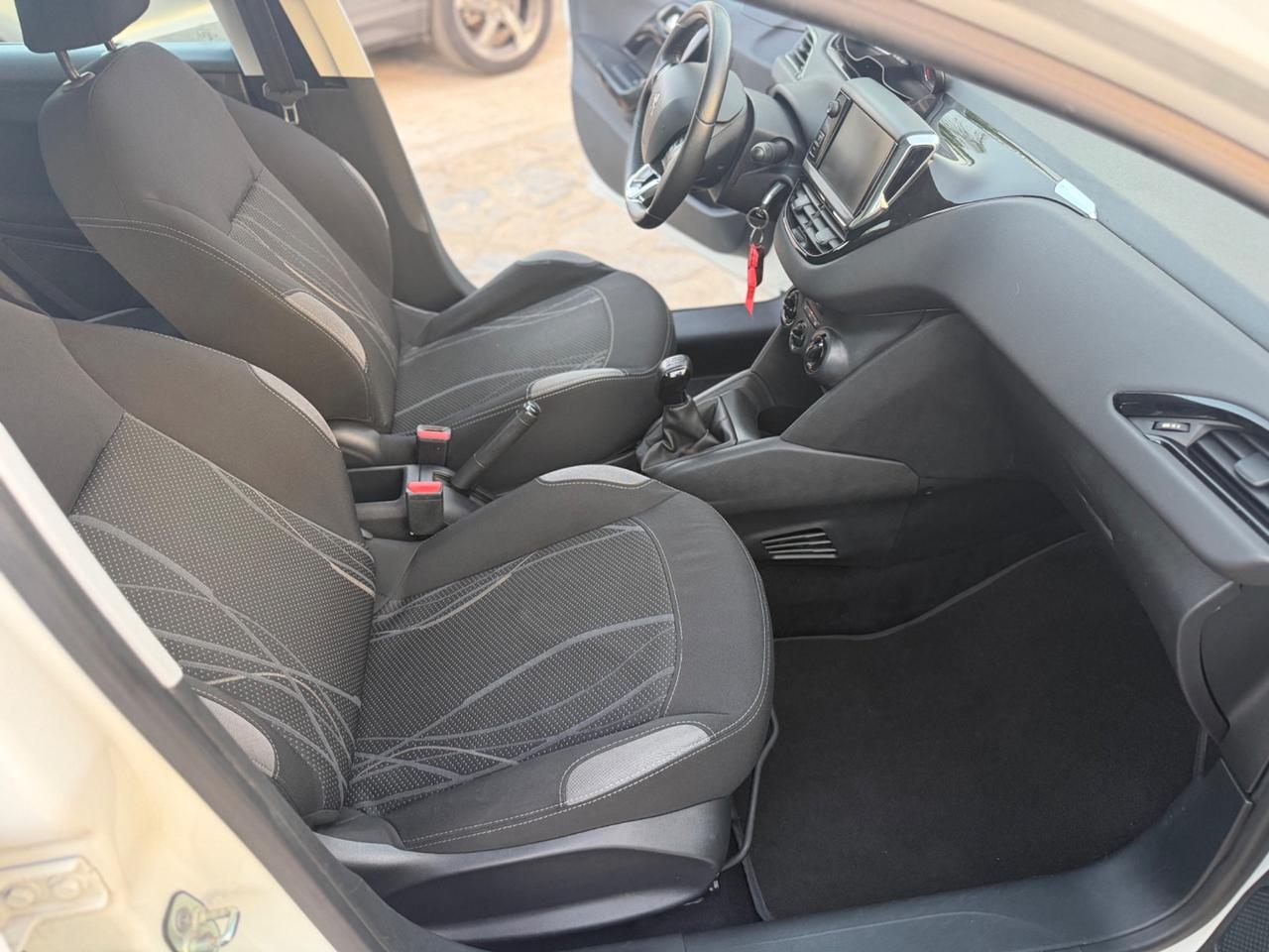 Peugeot 208 1.4 HDi 68 CV 5 porte Allure