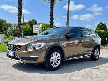 Volvo V60 Cross Country D4 AWD Geartronic Business Plus